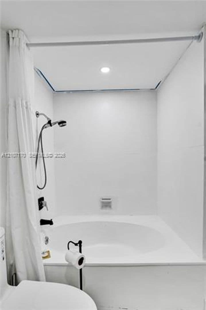 Hollywood Condo: 1201 S Ocean Dr cu-908S