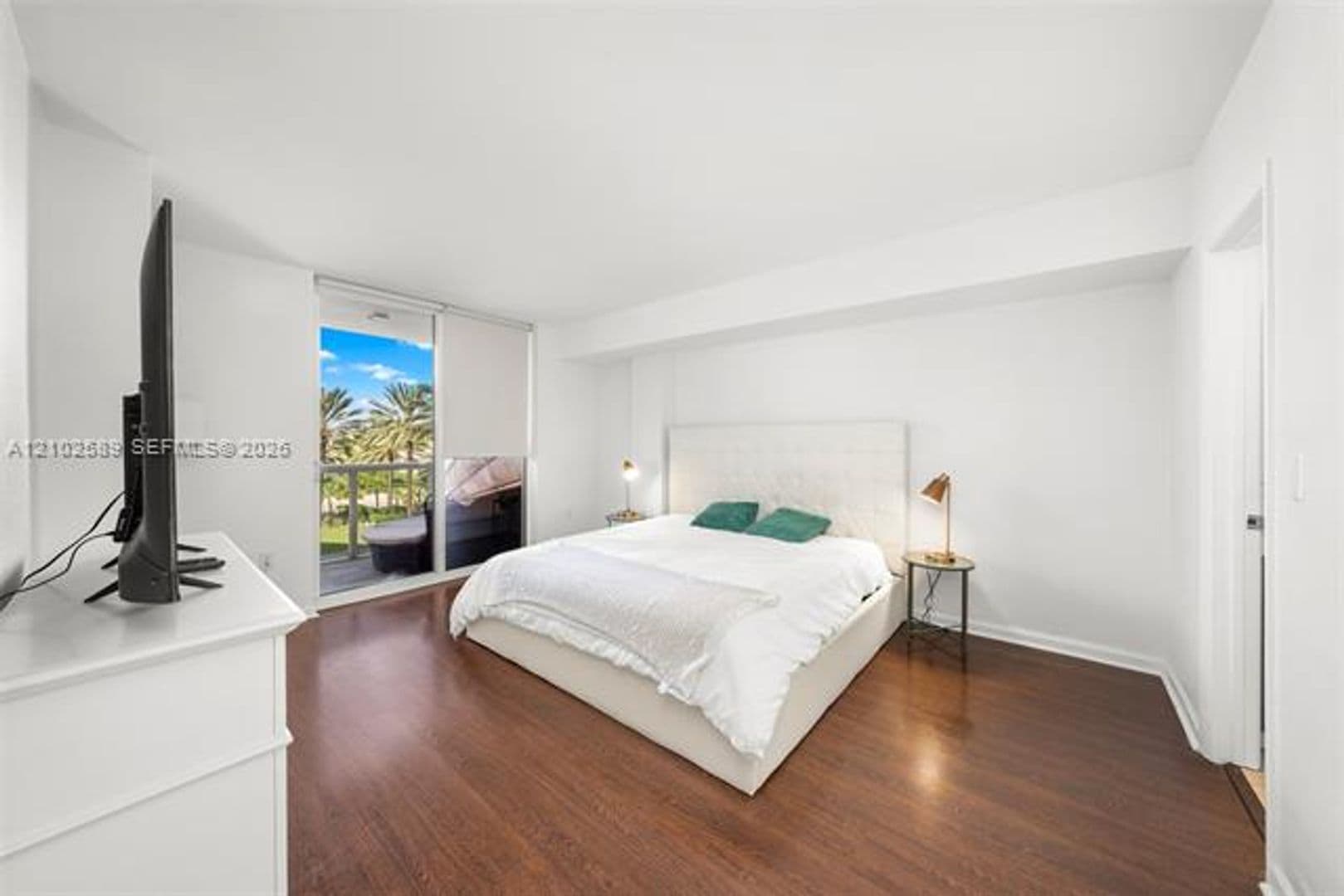 Bal Harbour Condo: 10275 Collins Ave cu-327