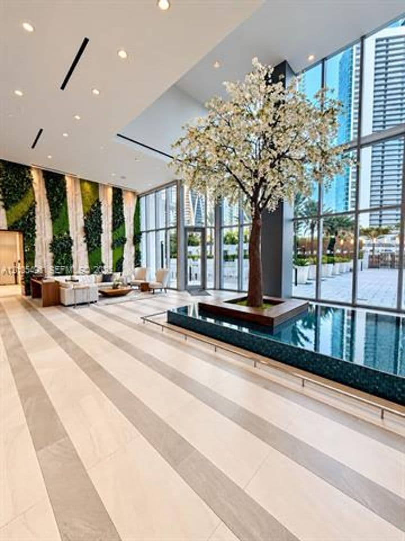 Miami Condo: 851 NE 1st Ave cu-2309