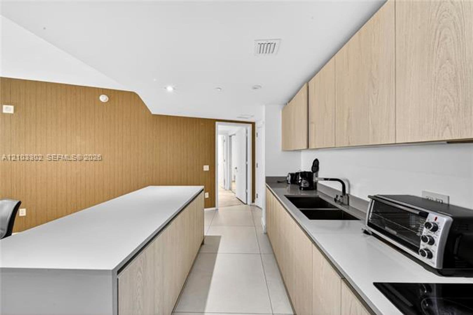 Hollywood Condo: 4111 S Ocean Dr cu-3703