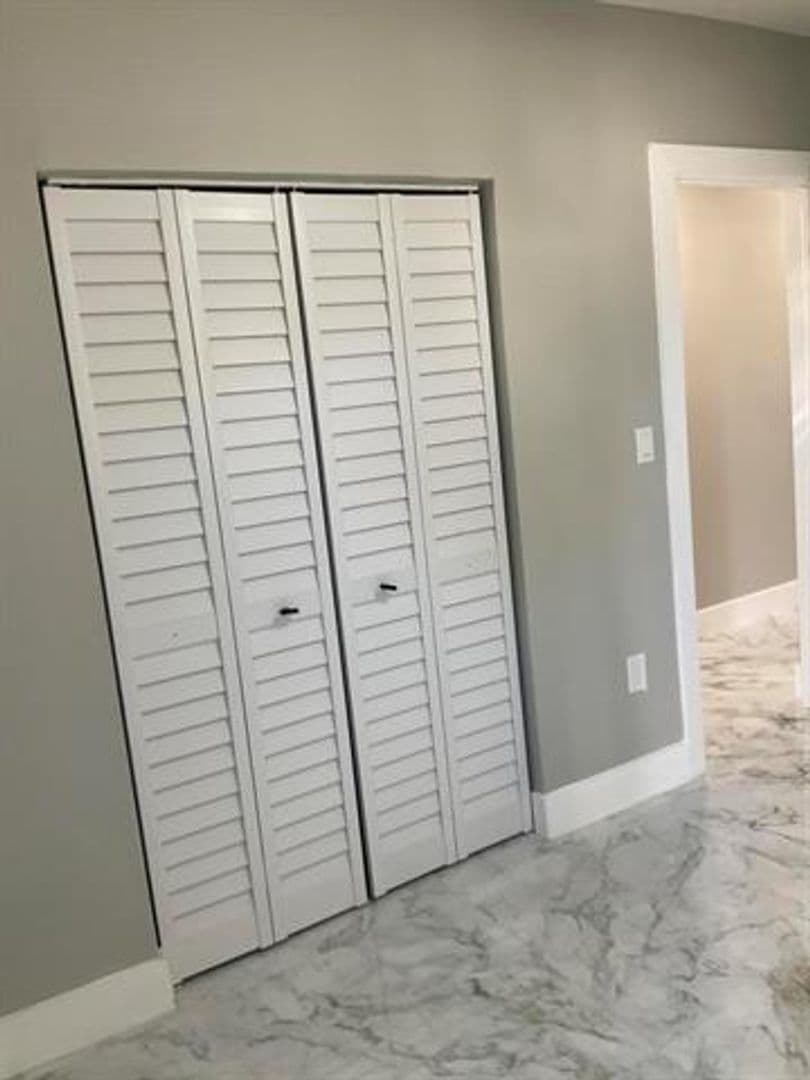Hollywood House: 5540 Mayo St # 5540