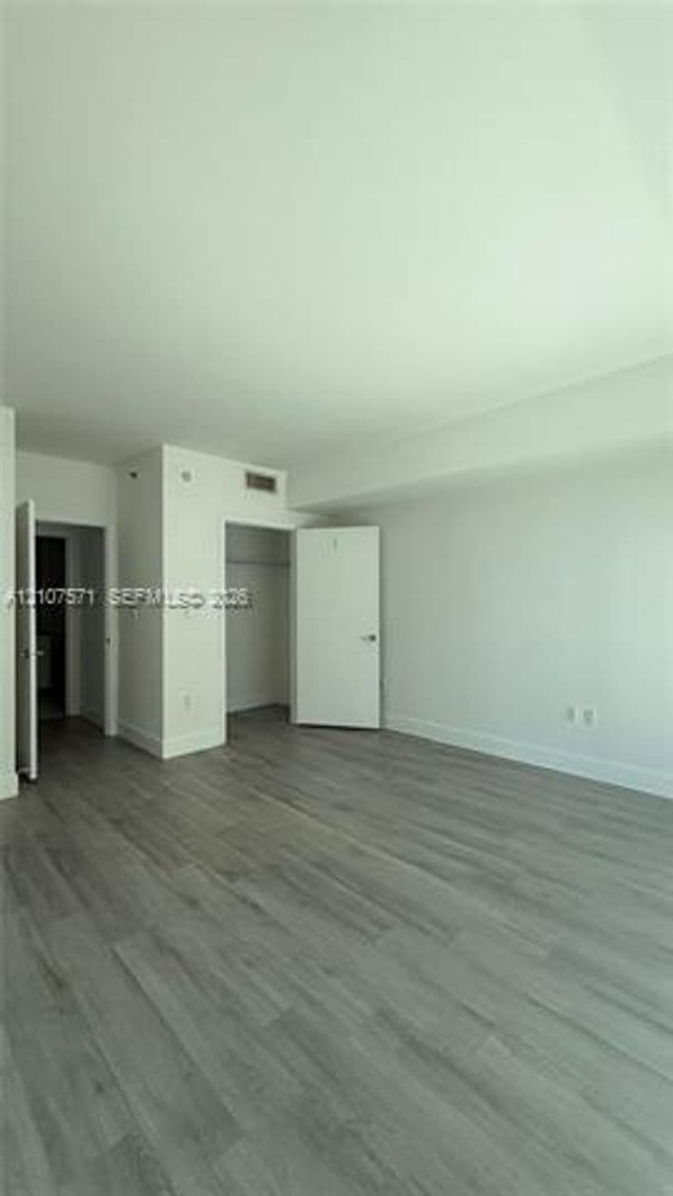 Miami Condo: 500 Brickell Ave cu-2808