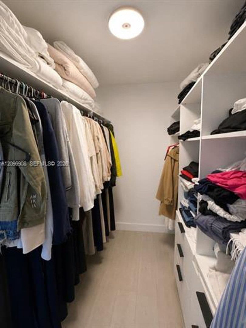 Miami Condo: 520 Brickell Key Dr cu-A1205