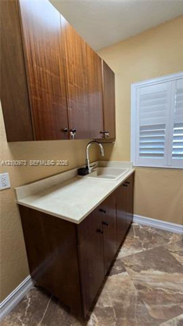 Hollywood House: 741 Tyler St # 741