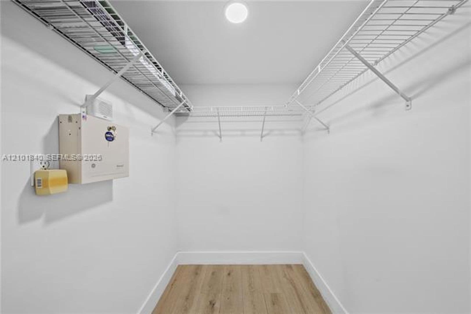 Miami Condo: 1200 Brickell Bay Dr cu-1907