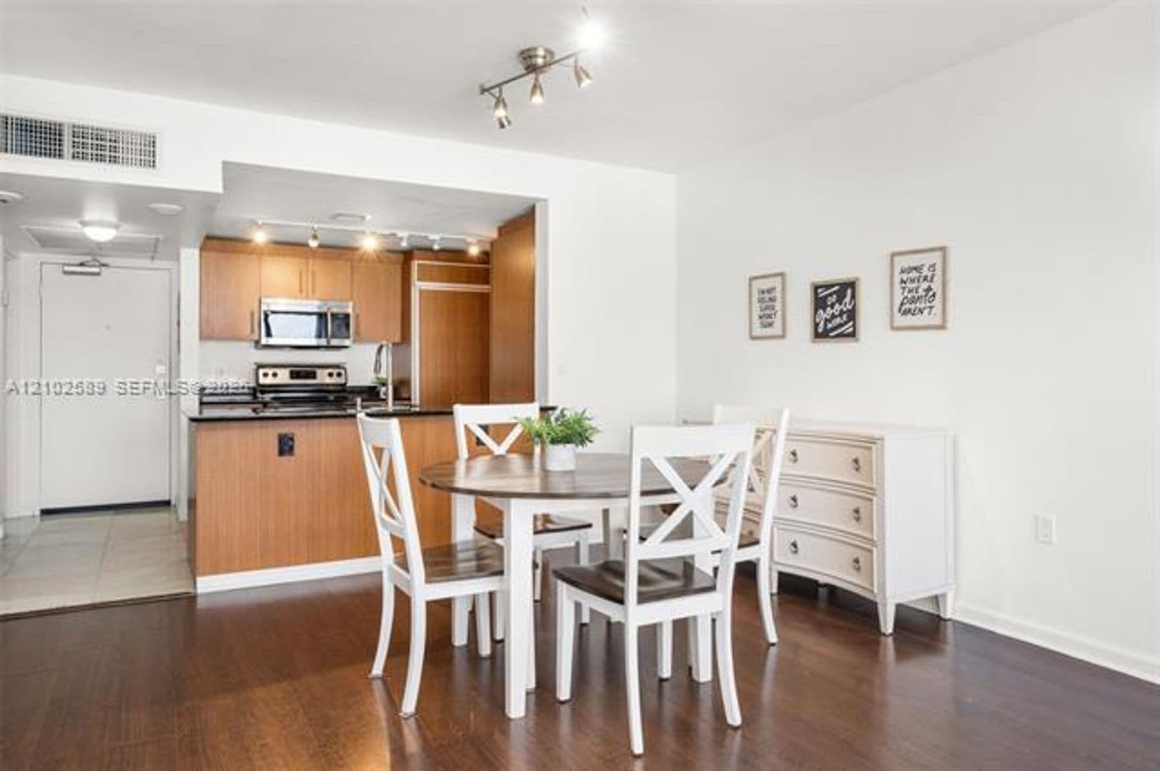 Bal Harbour Condo: 10275 Collins Ave cu-327