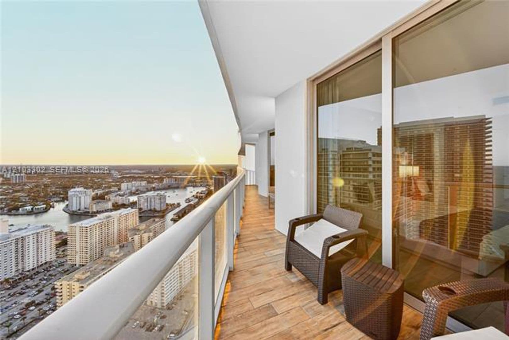Hollywood Condo: 4111 S Ocean Dr cu-3703