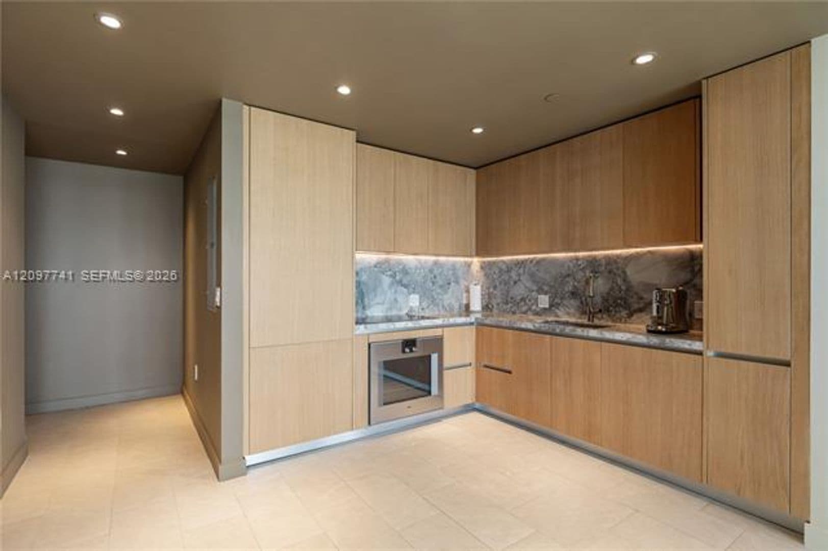 Miami Beach Condo: 500 Alton Rd cu-802
