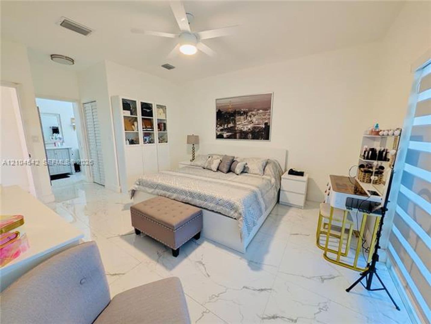Hialeah House: 8137 NW 199th Ter # 8137
