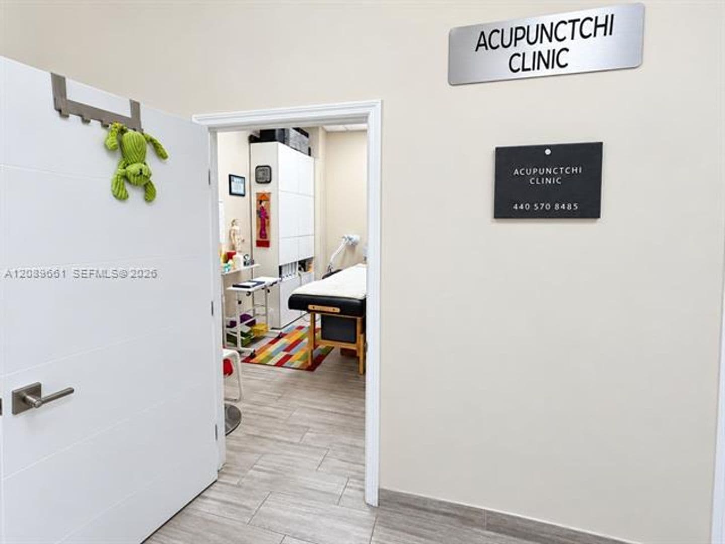 Hollywood Condo: 3725 S Ocean Dr cu-1404