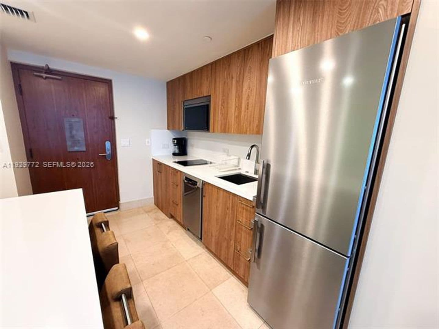 Miami Beach House: 6801 Collins Ave cu-309