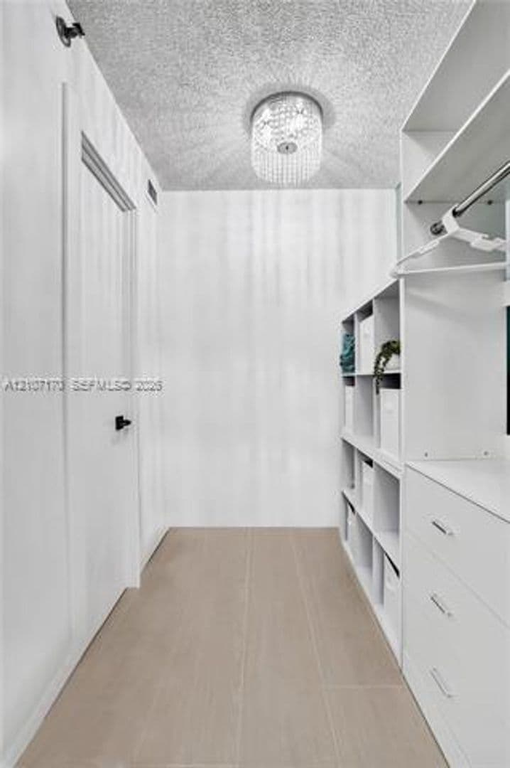 Hollywood Condo: 1201 S Ocean Dr cu-908S