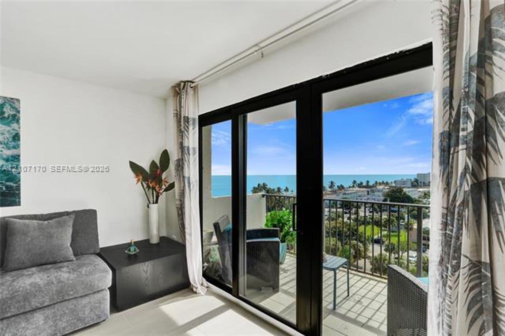 Hollywood Condo: 1201 S Ocean Dr cu-908S