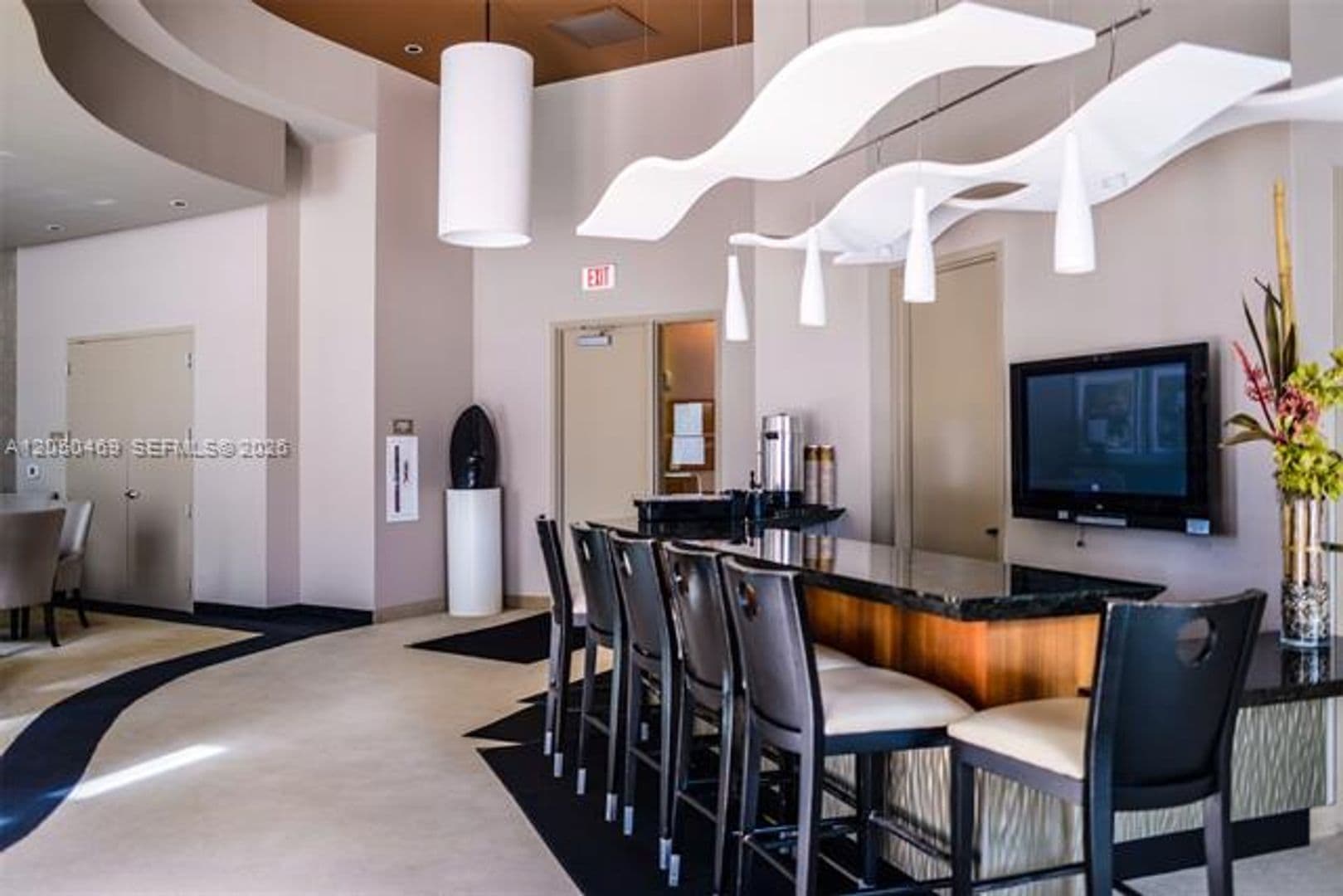 Hollywood Condo: 3101 S Ocean Dr cu-404