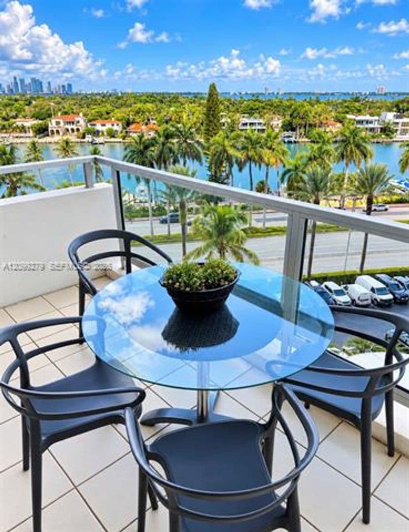 Miami Beach Condo: 5151 Collins Ave cu-921