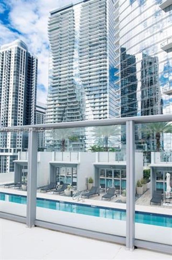 Miami Condo: 851 NE 1st Ave cu-1811