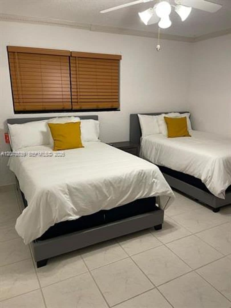 Hallandale Beach House: 612 Hibiscus Dr # 612