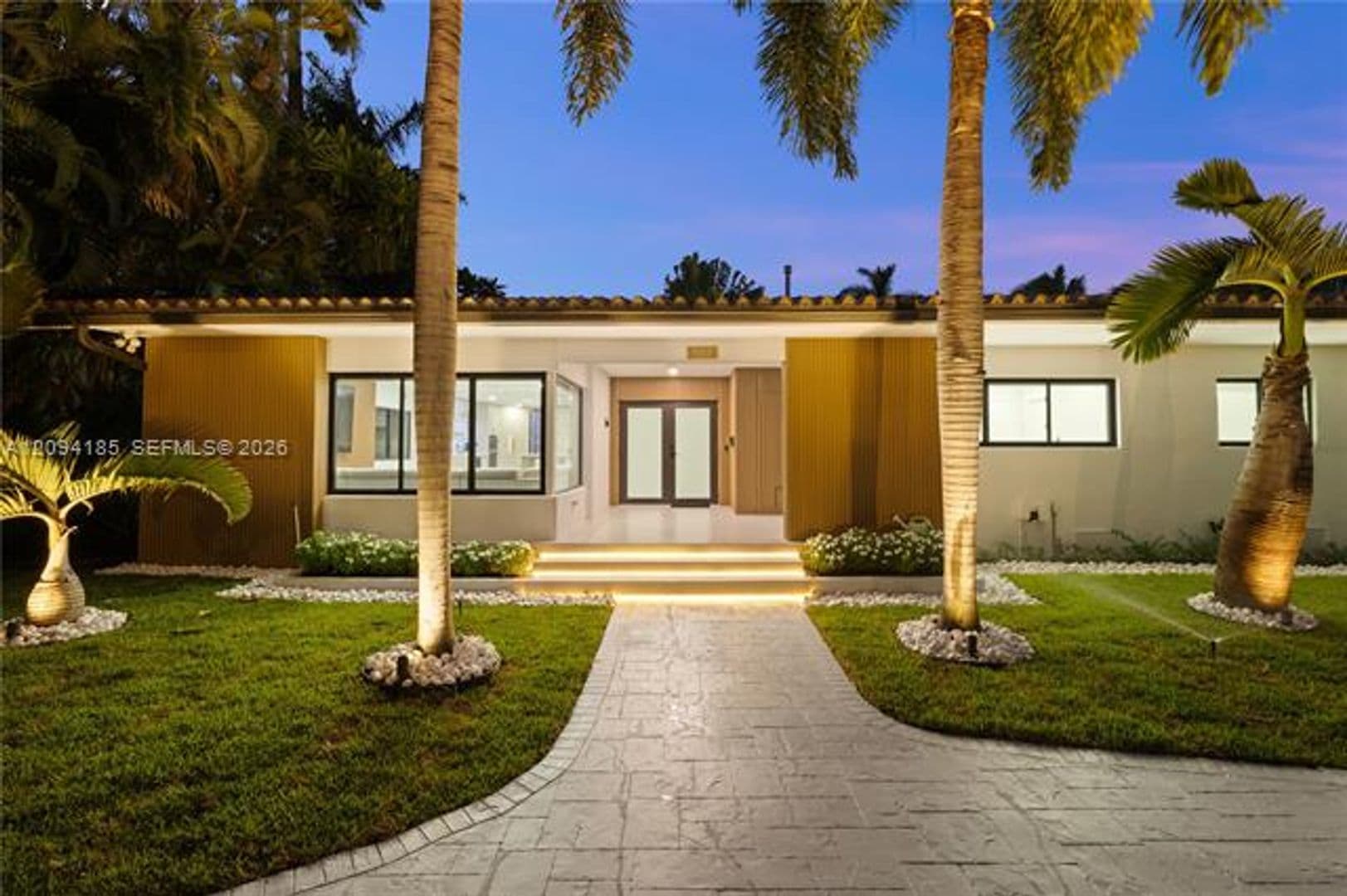 Hollywood House: 1117 Adams St # 1117