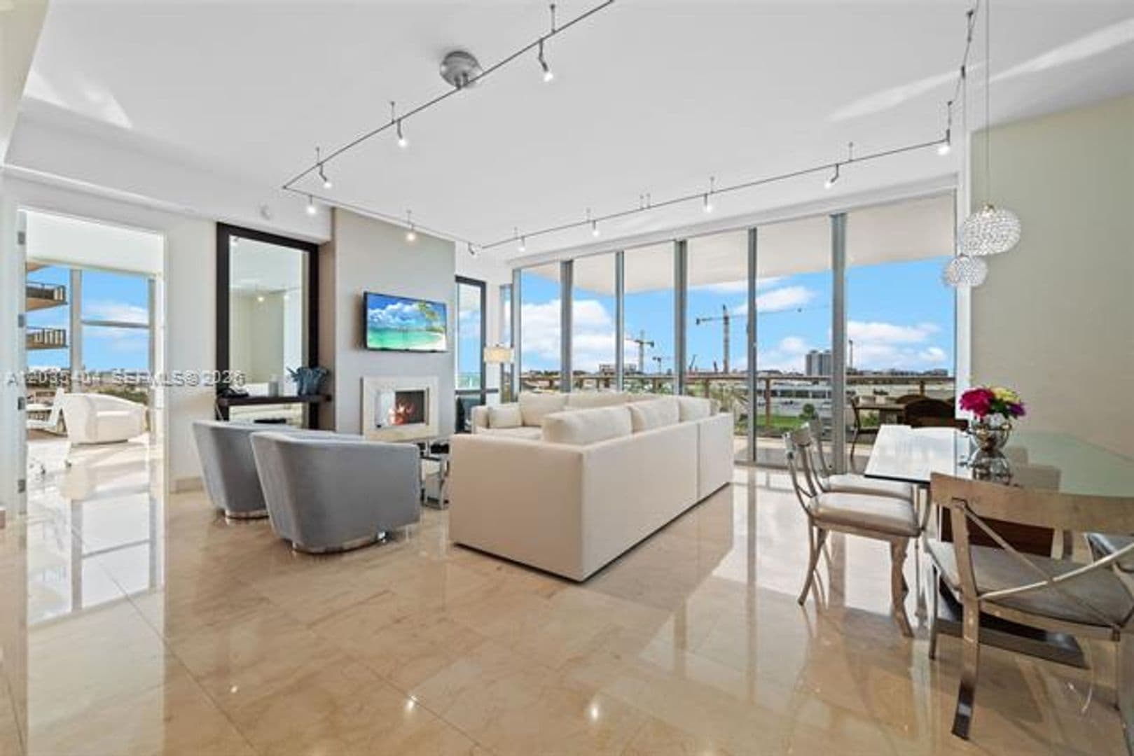 Bal Harbour Condo: 9705 Collins Ave cu-605N