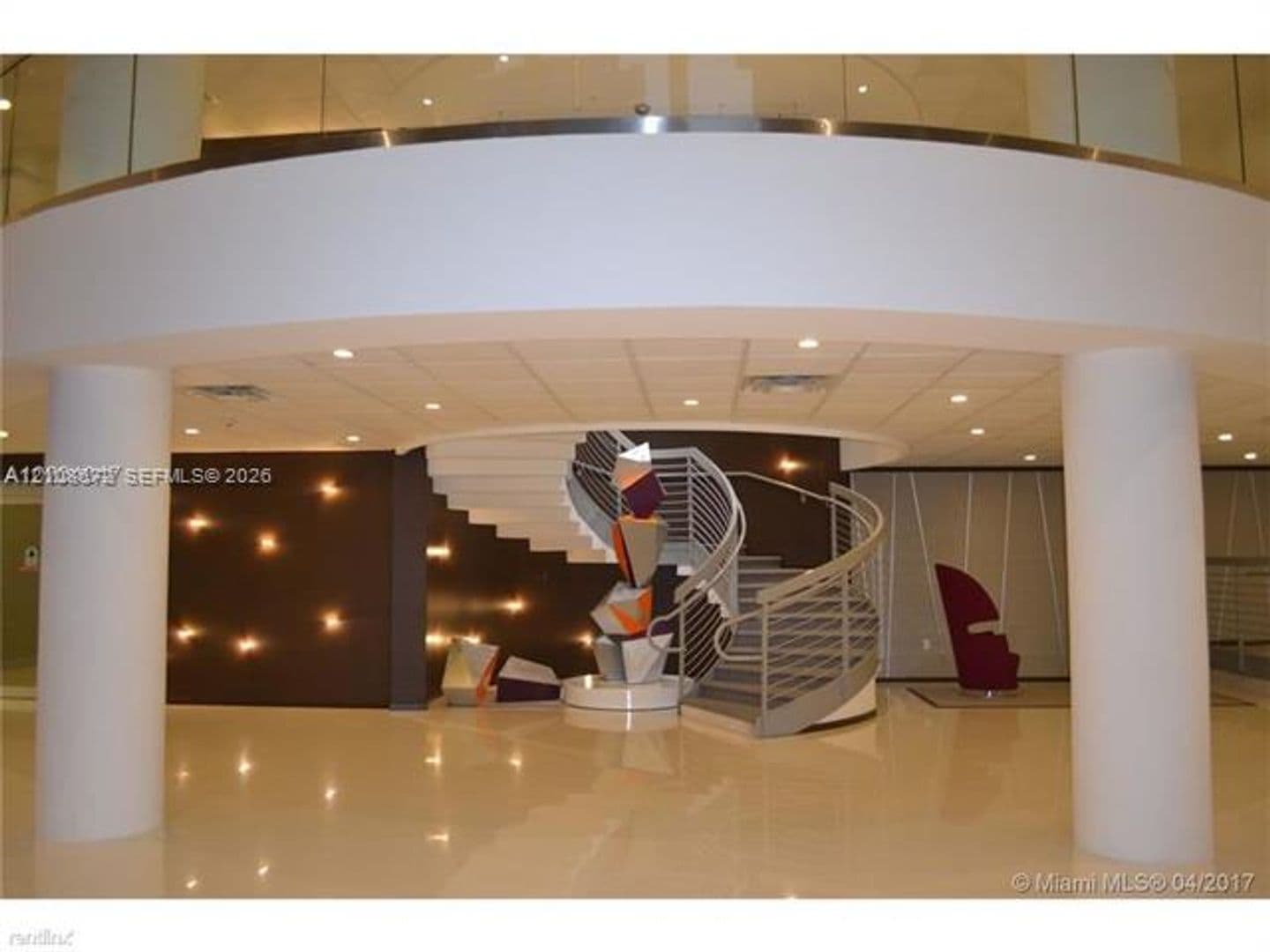 Miami Beach Condo: 5701 Collins Ave cu-301