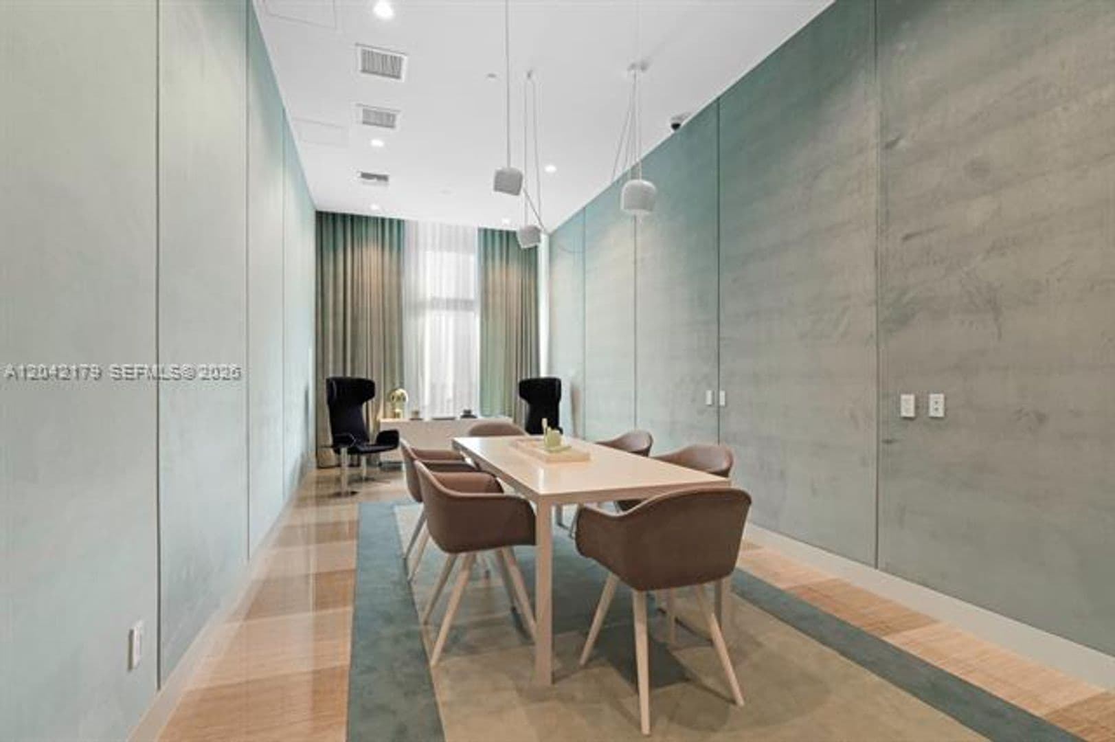 Sunrise Condo: 2000 Metropica Way cu-616