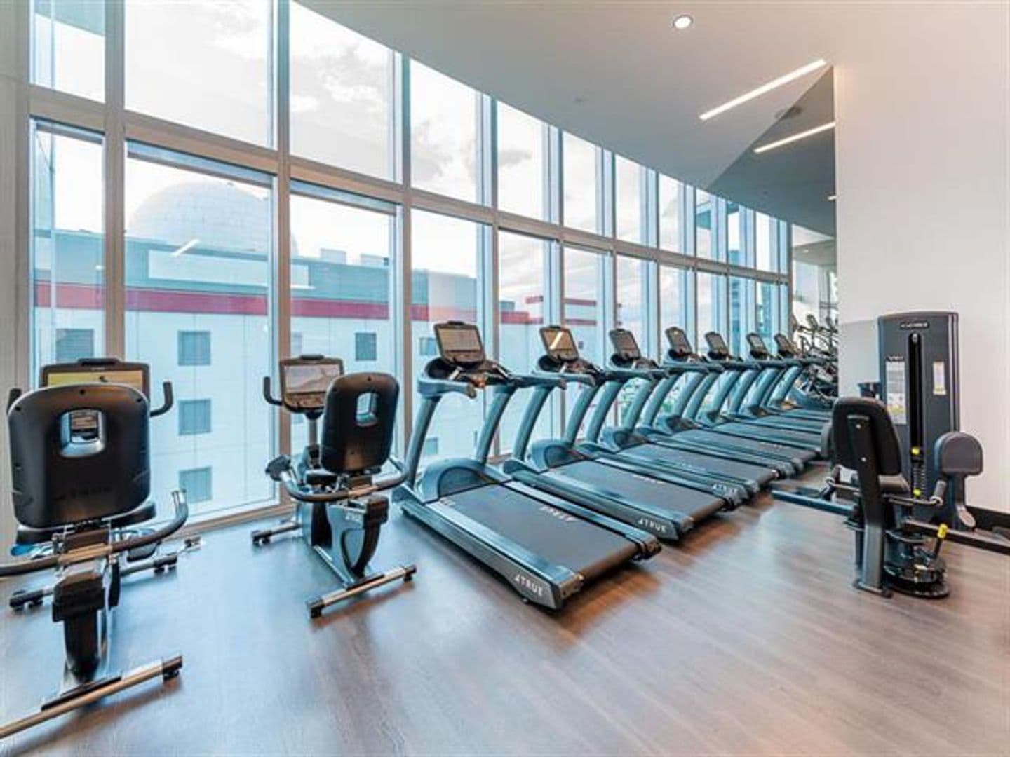 Miami Condo: 851 NE 1st Ave cu-2402