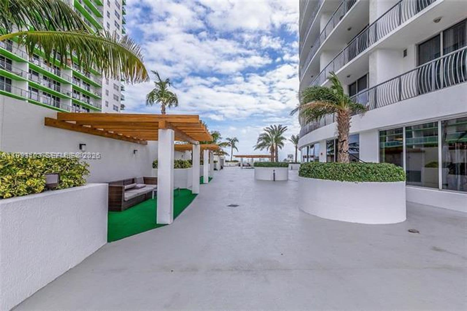 Miami Condo: 1750 N Bayshore Dr cu-2401
