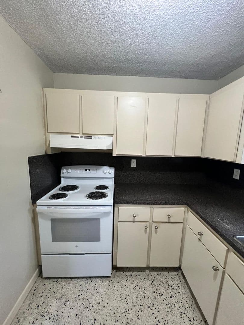 Miami Apartment: 1912 sw 2nd st apt 4