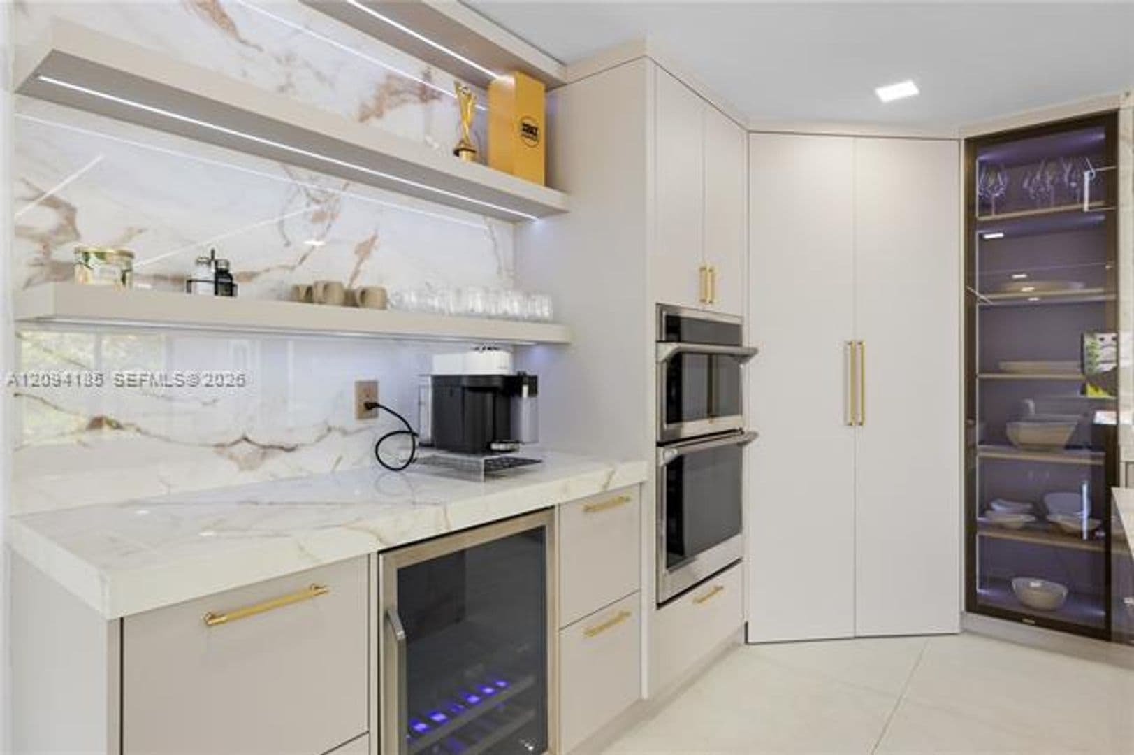 Hollywood House: 1117 Adams St # 1117
