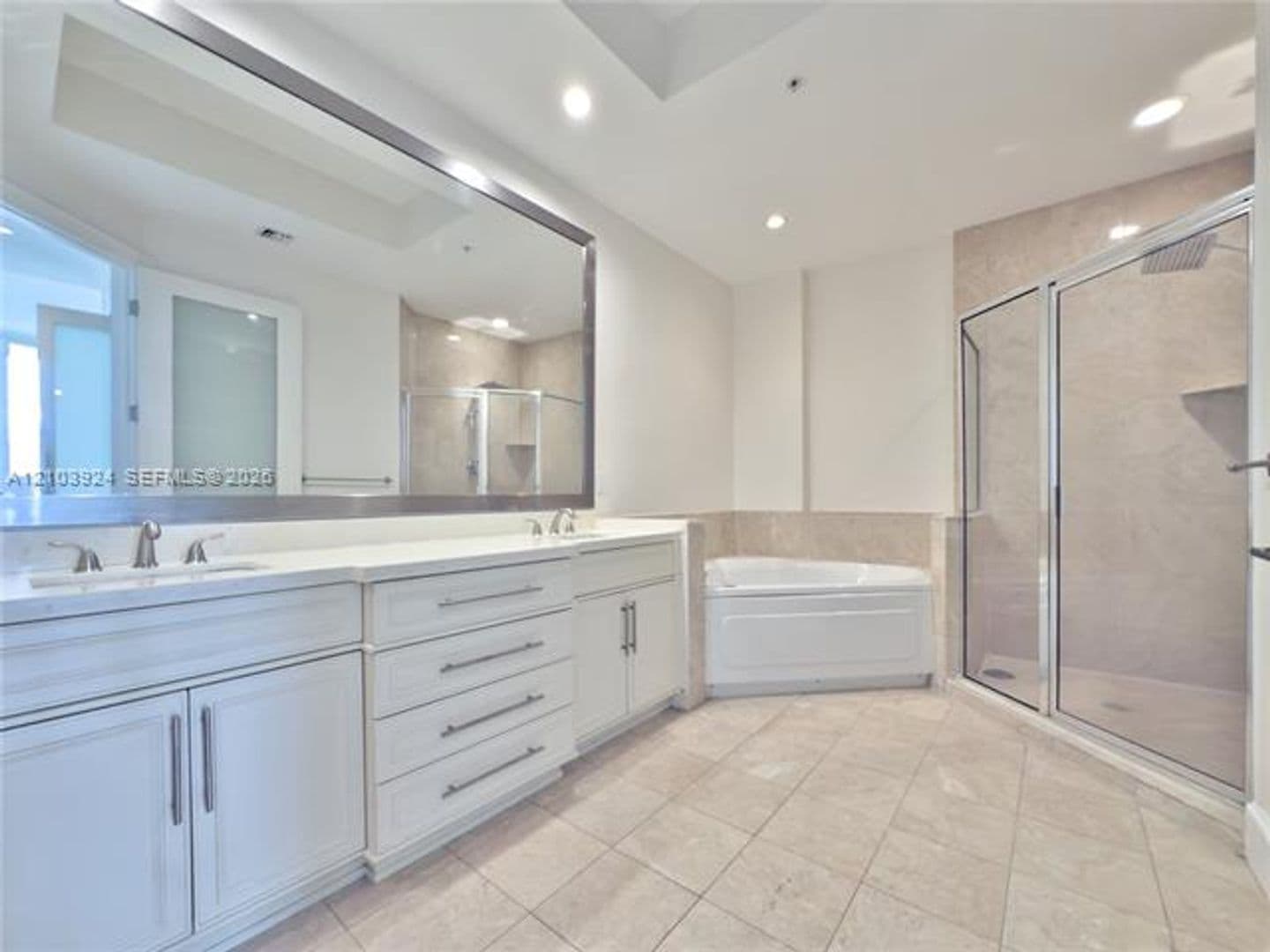 Miami Condo: 848 Brickell Key Dr cu-306