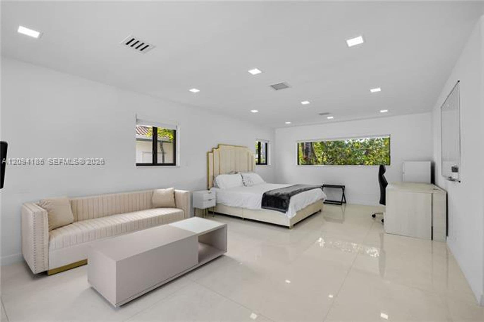 Hollywood House: 1117 Adams St # 1117