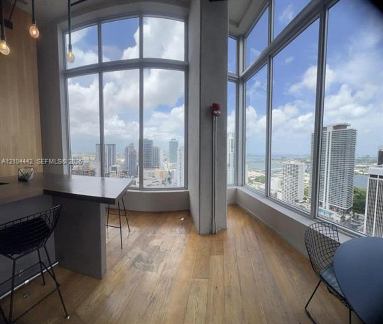 Miami Condo: 151 SE 1 St cu-1002