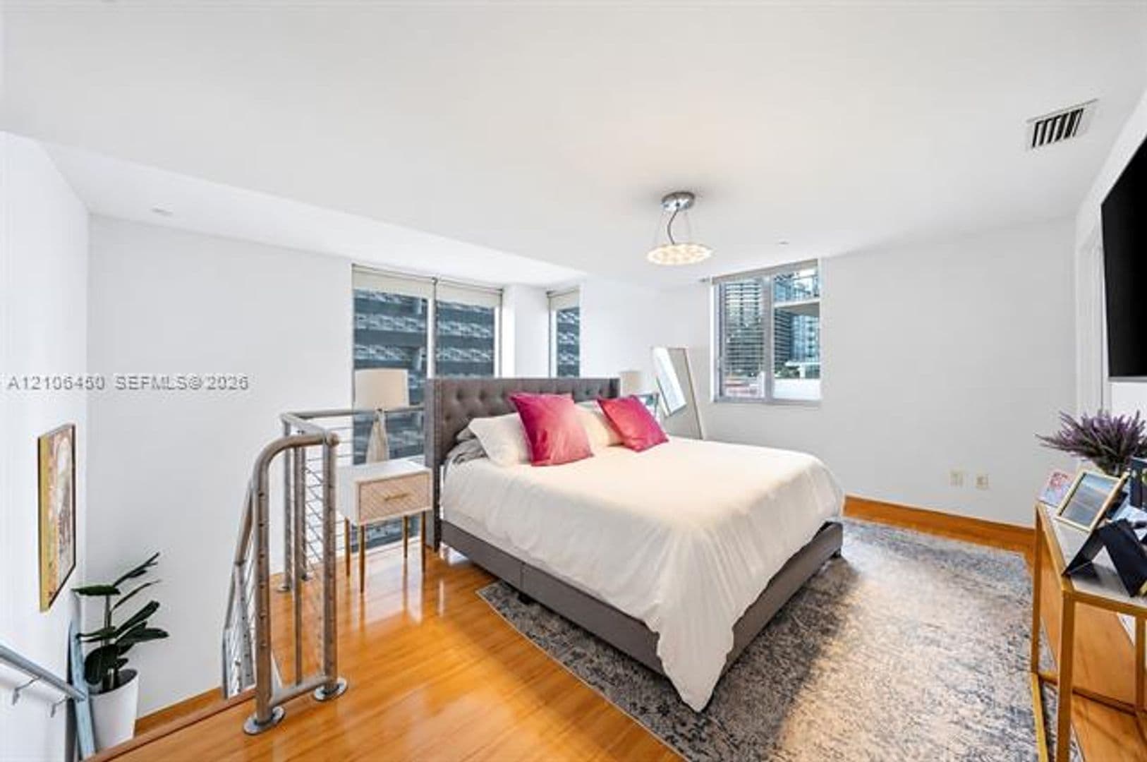 Miami Condo: 1050 Brickell Ave cu-1002
