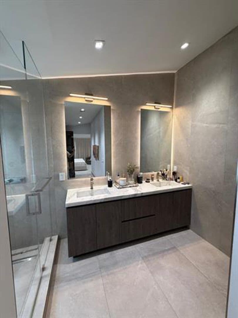 Hollywood House: 3380 SW 50th St # 3380