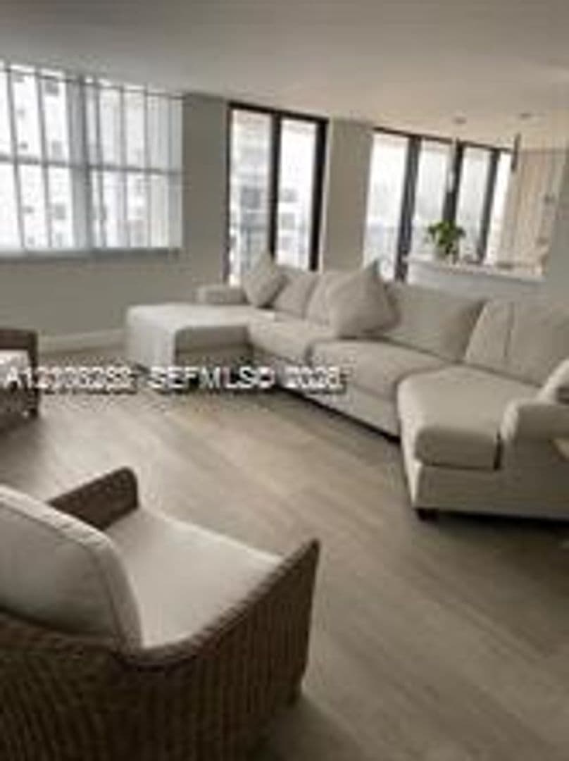 Hollywood Condo: 2201 S Ocean Dr cu-1507