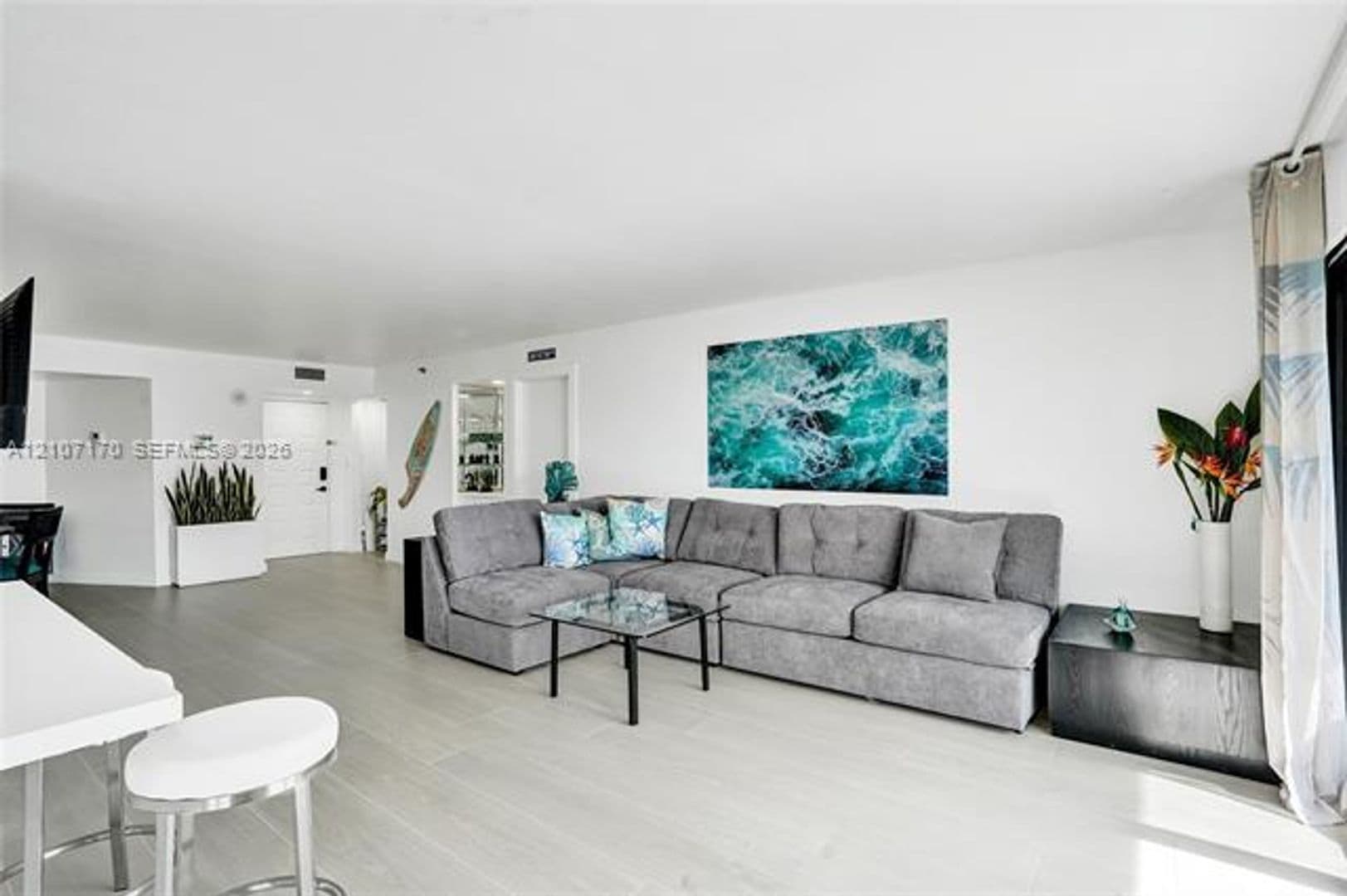 Hollywood Condo: 1201 S Ocean Dr cu-908S