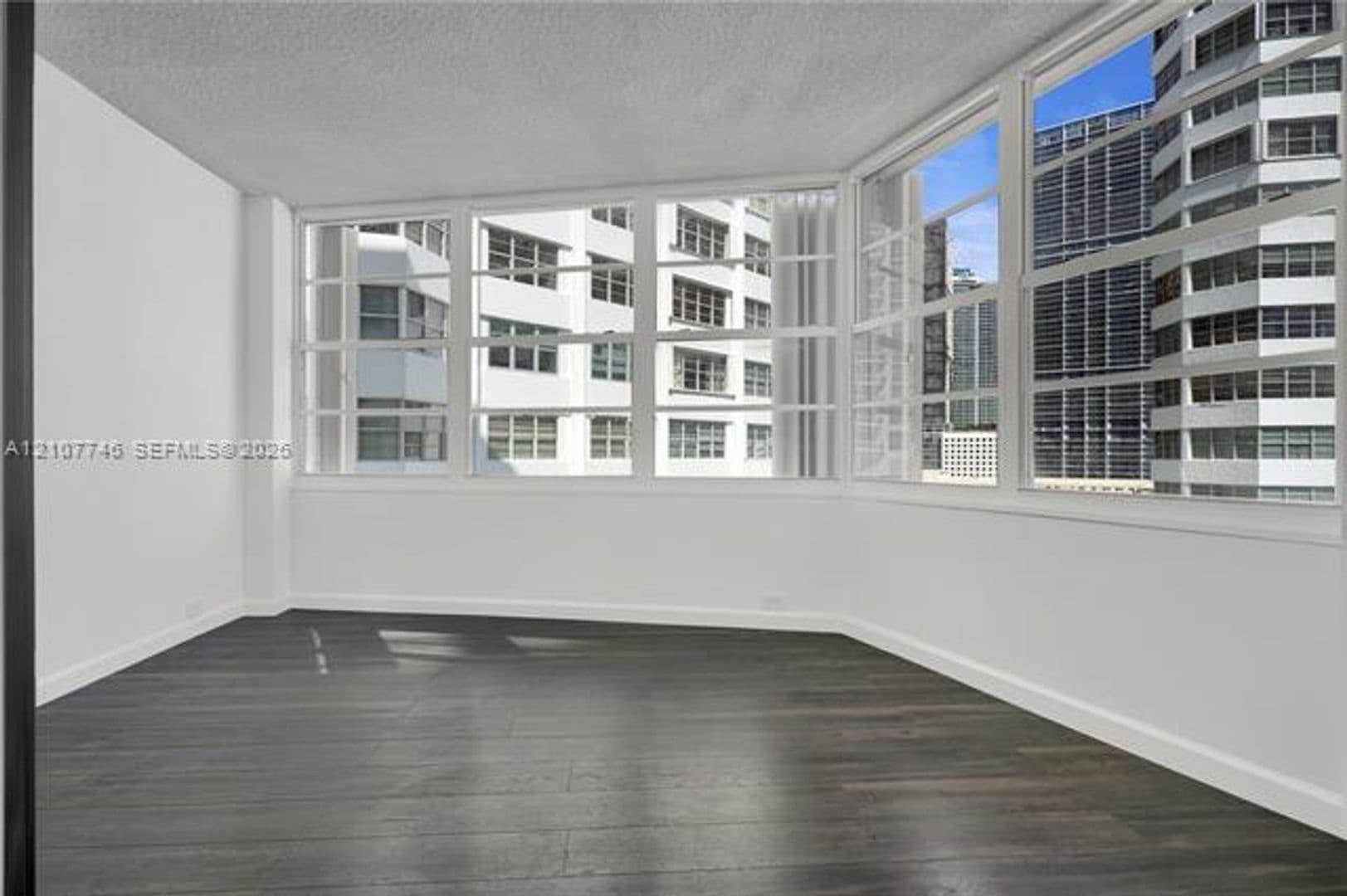Miami Condo: 905 Brickell Bay Dr cu-1121