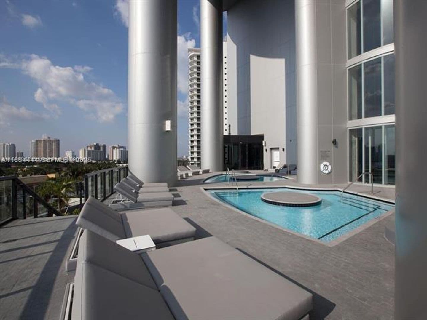 Sunny Isles Beach Condo: 18555 Collins Ave cu-5001