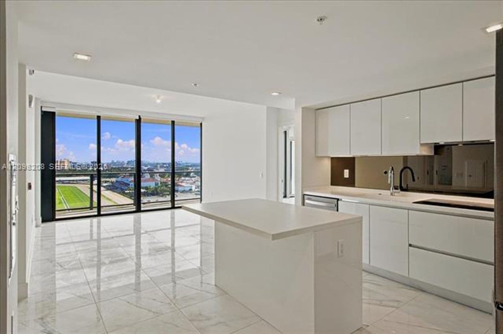Hallandale Beach Condo: 1170 E Hallandale cu-2109