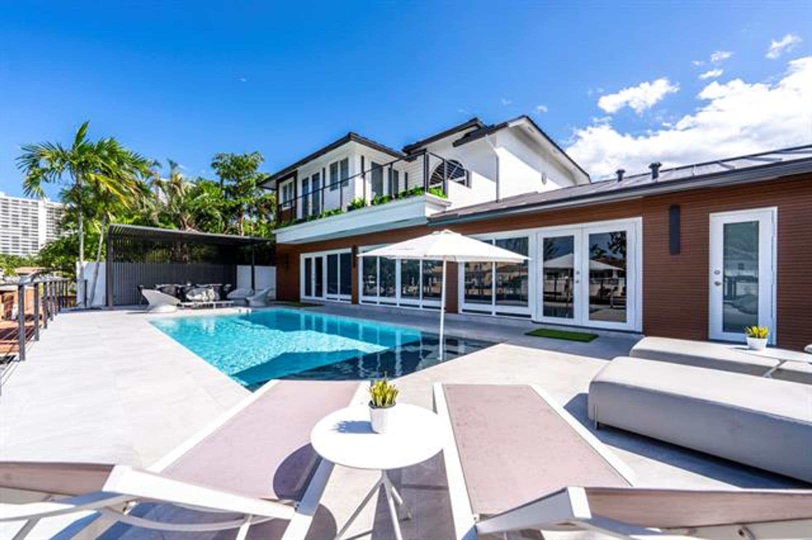 Fort Lauderdale House: 11 Castle Harbor Isle Dr # 11