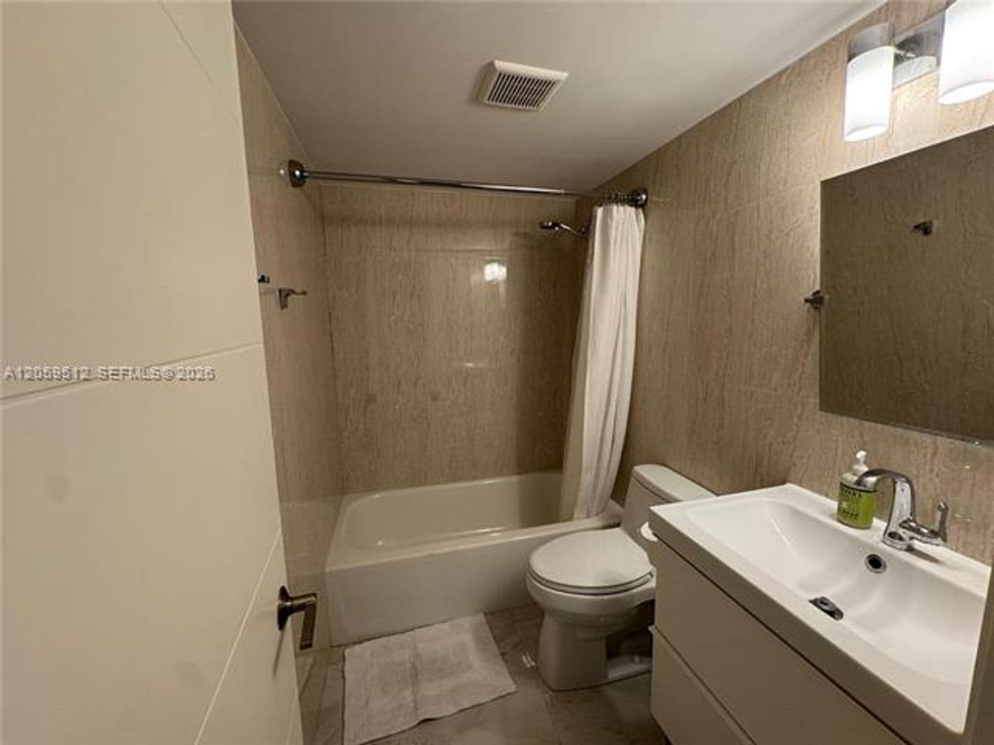Hallandale Beach Townhome: 921 NE 26th Ave th 921
