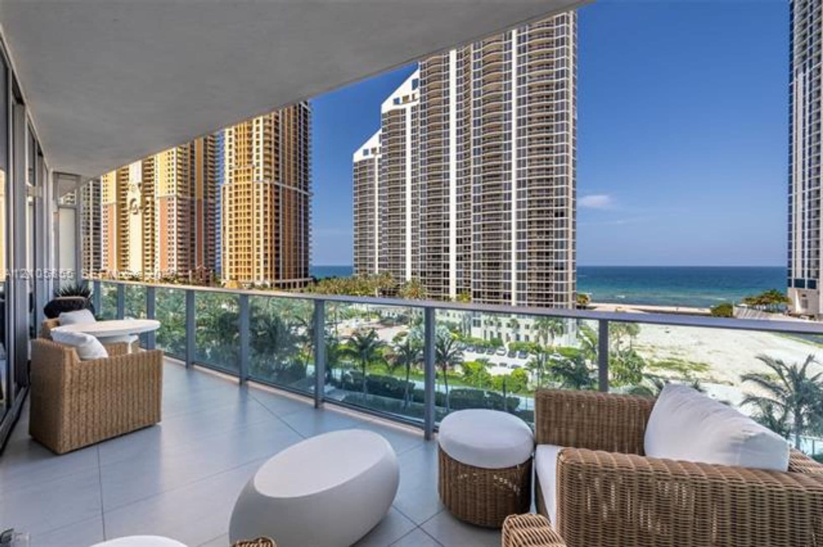 Sunny Isles Beach Condo: 17550 Collins Ave cu-703