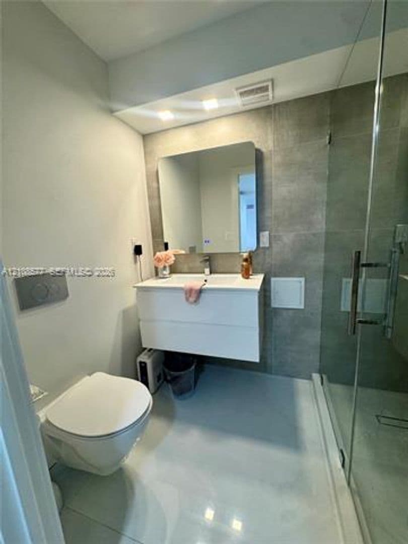 Miami Beach Condo: 6039 Collins Ave cu-715