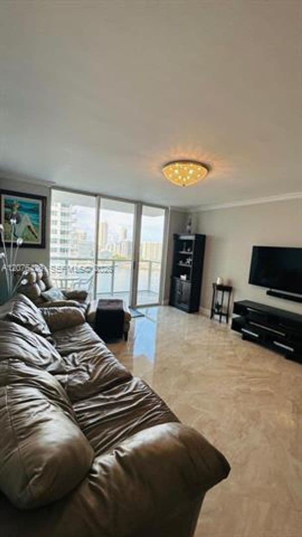 Miami Condo: 1155 Brickell Bay Dr cu-1906