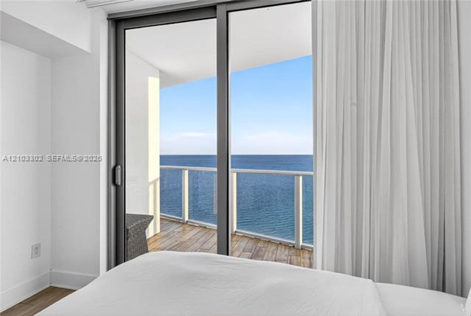 Hollywood Condo: 4111 S Ocean Dr cu-3703