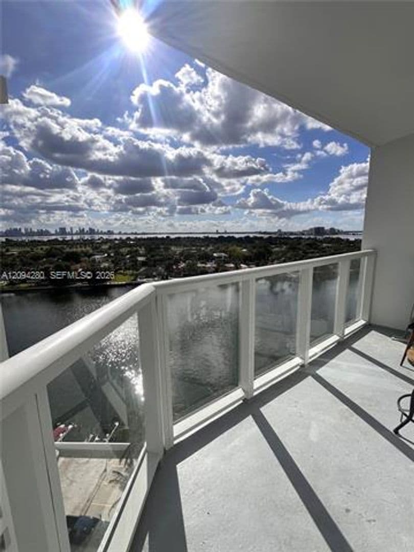 Miami Beach Condo: 5880 Collins Ave cu-PH-1