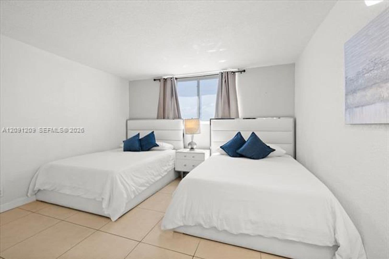 Hollywood Condo: 4001 S Ocean Dr cu-10R