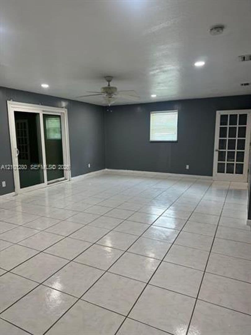 Pembroke Pines House: 6852 SW 10th Ct # 6852