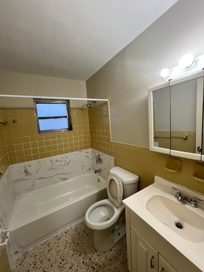 Miami Apartment: 1912 sw 2nd st apt 4