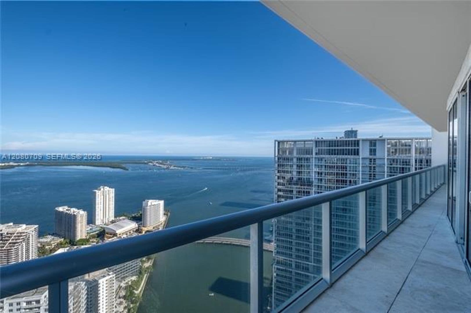 Miami Condo: 465 Brickell Ave cu-PH5701